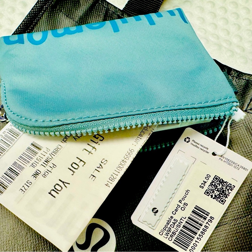Lululemon Clip-able Card Pouch, Blue, NWT! - Picture 3 of 9
